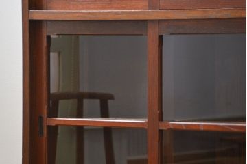 レトロ家具　昭和レトロ 前面栗材のシンプルなアンティーク収納棚(本棚、飾り棚、食器棚)