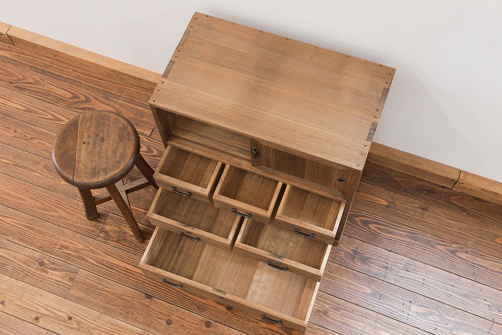 アンティーク家具　アンティーク 古い桐材の小箪笥(チェスト、小引き出し、桐箪笥、桐たんす)