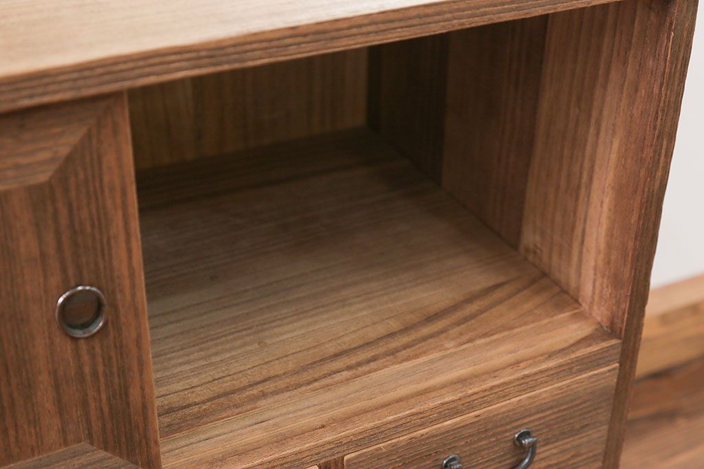 アンティーク家具　アンティーク 古い桐材の小箪笥(チェスト、小引き出し、桐箪笥、桐たんす)