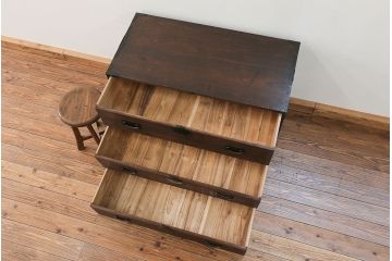 アンティーク家具　古民具・骨董 前面桐材の使い込まれた時代箪笥ローボード(ローチェスト、桐箪笥、桐たんす)