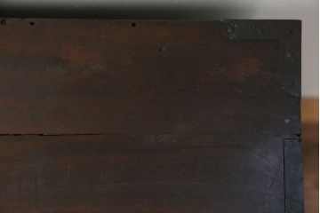 アンティーク家具　古民具・骨董 前面桐材の使い込まれた時代箪笥ローボード(ローチェスト、桐箪笥、桐たんす)
