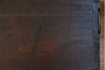 アンティーク家具　古民具・骨董 前面桐材の使い込まれた時代箪笥ローボード(ローチェスト、桐箪笥、桐たんす)