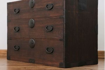 アンティーク家具　古民具・骨董 前面桐材の使い込まれた時代箪笥ローボード(ローチェスト、桐箪笥、桐たんす)