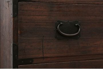 アンティーク家具　古民具・骨董 前面桐材の使い込まれた時代箪笥ローボード(ローチェスト、桐箪笥、桐たんす)