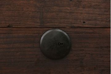 アンティーク家具　古民具・骨董 前面桐材の使い込まれた時代箪笥ローボード(ローチェスト、桐箪笥、桐たんす)