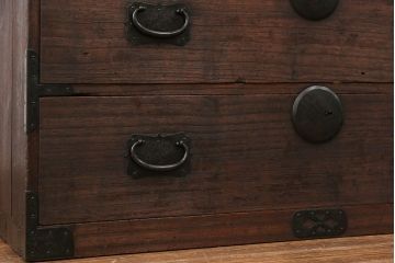 アンティーク家具　古民具・骨董 前面桐材の使い込まれた時代箪笥ローボード(ローチェスト、桐箪笥、桐たんす)