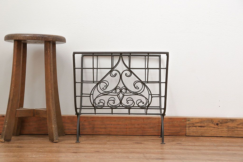 アンティーク雑貨　中古 アイアン製の薪ラック(ウッドラック、マガジンラック)