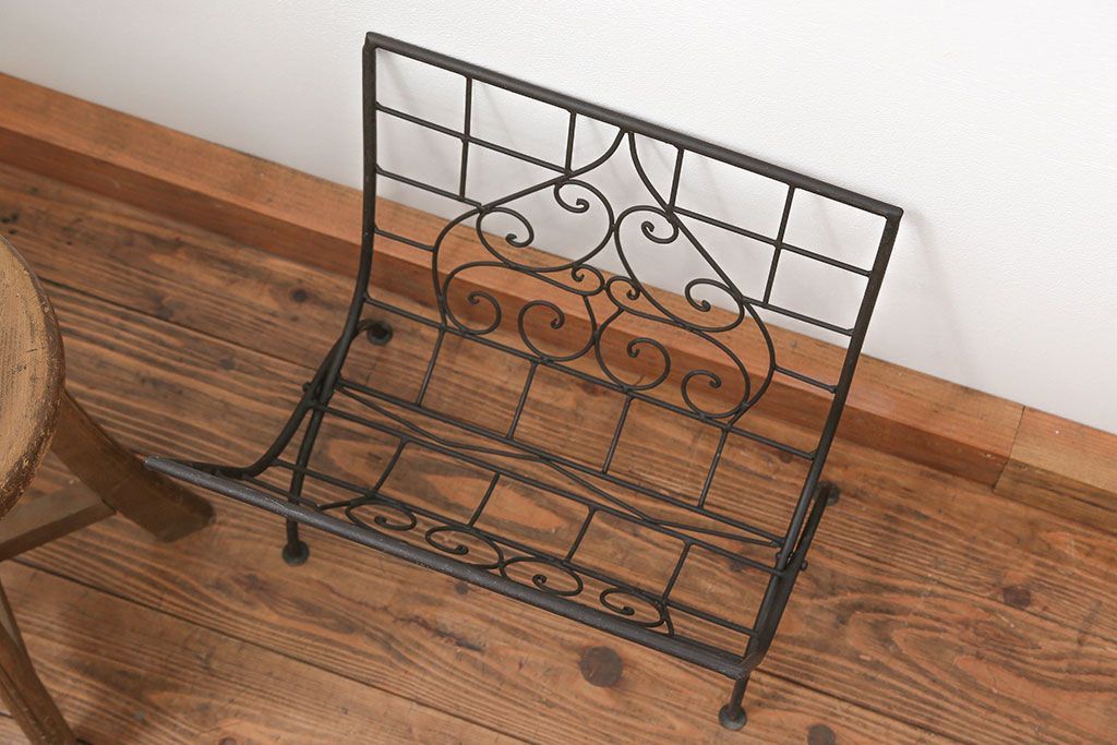 アンティーク雑貨　中古 アイアン製の薪ラック(ウッドラック、マガジンラック)