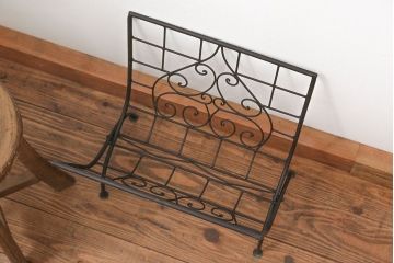 アンティーク雑貨　中古 アイアン製の薪ラック(ウッドラック、マガジンラック)