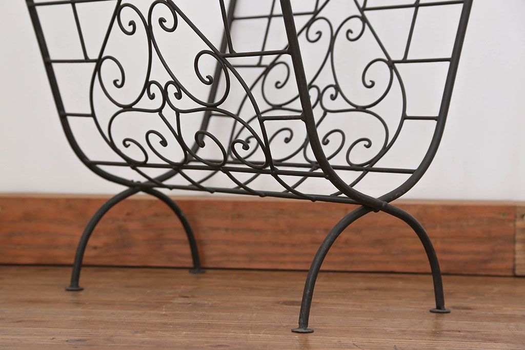 アンティーク雑貨　中古 アイアン製の薪ラック(ウッドラック、マガジンラック)