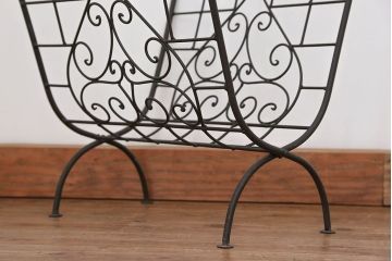 アンティーク雑貨　中古 アイアン製の薪ラック(ウッドラック、マガジンラック)