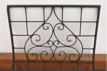 アンティーク雑貨　中古 アイアン製の薪ラック(ウッドラック、マガジンラック)