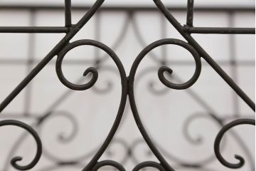 アンティーク雑貨　中古 アイアン製の薪ラック(ウッドラック、マガジンラック)