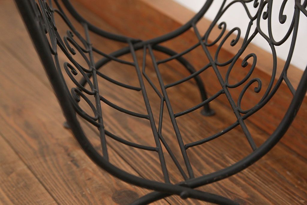 アンティーク雑貨　中古 アイアン製の薪ラック(ウッドラック、マガジンラック)