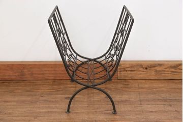 アンティーク雑貨　中古 アイアン製の薪ラック(ウッドラック、マガジンラック)