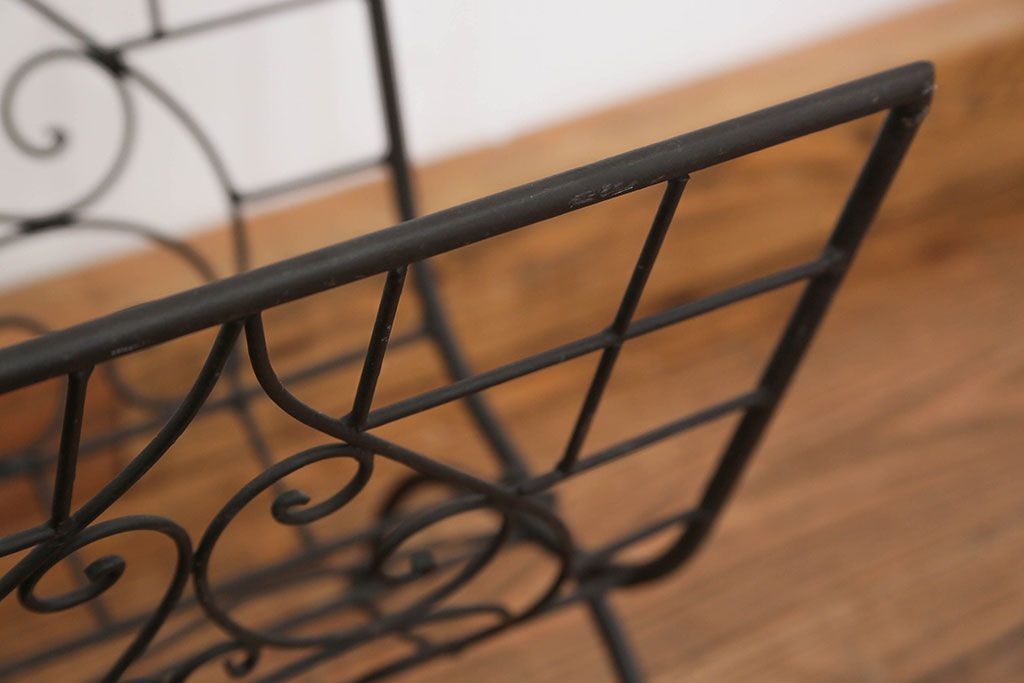 アンティーク雑貨　中古 アイアン製の薪ラック(ウッドラック、マガジンラック)