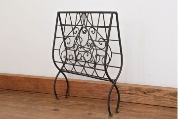 アンティーク雑貨　中古 アイアン製の薪ラック(ウッドラック、マガジンラック)