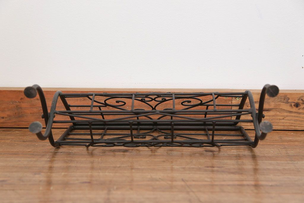 アンティーク雑貨　中古 アイアン製の薪ラック(ウッドラック、マガジンラック)