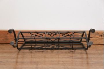 アンティーク雑貨　中古 アイアン製の薪ラック(ウッドラック、マガジンラック)