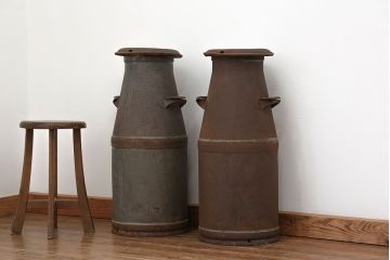 アンティーク雑貨　昭和レトロ 古いアイアンの牛乳缶2個セット(ミルク缶)
