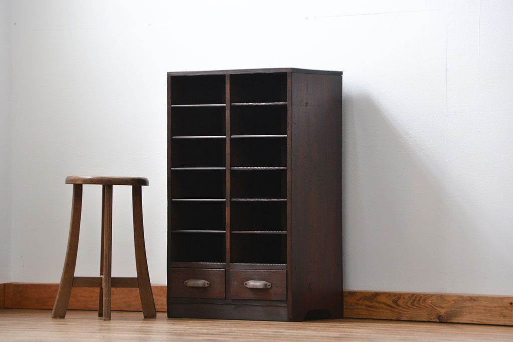 アンティーク家具　アンティーク　引き出し付き!古い木の書類棚(カルテケース、小引き出し)