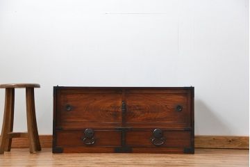 アンティーク家具　古民具・骨董 前面欅材の黒柿枠引き出し時代箪笥ローボード(ローチェスト)