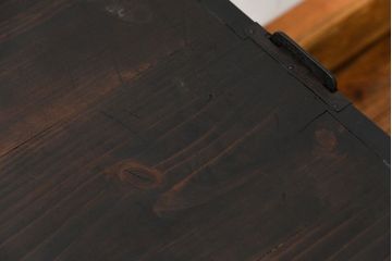 アンティーク家具　古民具・骨董 前面欅材の黒柿枠引き出し時代箪笥ローボード(ローチェスト)