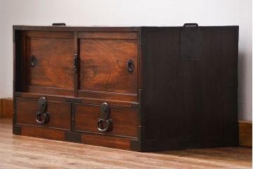 アンティーク家具　古民具・骨董 前面欅材の黒柿枠引き出し時代箪笥ローボード(ローチェスト)