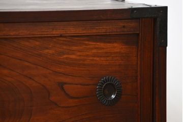 アンティーク家具　古民具・骨董 前面欅材の黒柿枠引き出し時代箪笥ローボード(ローチェスト)