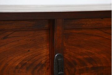 アンティーク家具　古民具・骨董 前面欅材の黒柿枠引き出し時代箪笥ローボード(ローチェスト)