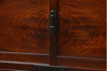 アンティーク家具　古民具・骨董 前面欅材の黒柿枠引き出し時代箪笥ローボード(ローチェスト)