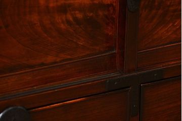 アンティーク家具　古民具・骨董 前面欅材の黒柿枠引き出し時代箪笥ローボード(ローチェスト)