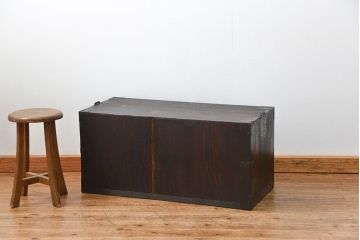 アンティーク家具　古民具・骨董 前面欅材の黒柿枠引き出し時代箪笥ローボード(ローチェスト)