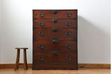 アンティーク家具　アンティーク 前面欅材の黒柿枠引き出しの上質な時代箪笥(衣装箪笥)