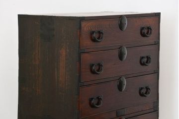 アンティーク家具　アンティーク 前面欅材の黒柿枠引き出しの上質な時代箪笥(衣装箪笥)