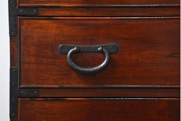 アンティーク家具　アンティーク 前面欅材の黒柿枠引き出しの上質な時代箪笥(衣装箪笥)