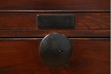 アンティーク家具　アンティーク 前面欅材の黒柿枠引き出しの上質な時代箪笥(衣装箪笥)