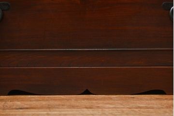 アンティーク家具　アンティーク 前面欅材の黒柿枠引き出しの上質な時代箪笥(衣装箪笥)