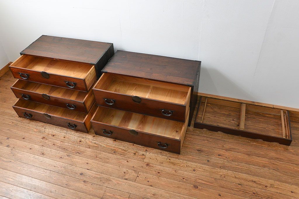 アンティーク家具　アンティーク 前面欅材の黒柿枠引き出しの上質な時代箪笥(衣装箪笥)