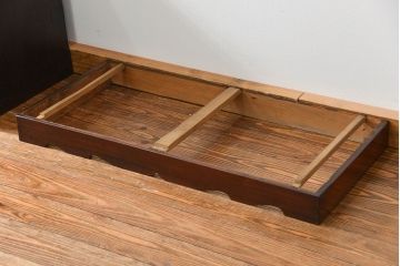 アンティーク家具　アンティーク 前面欅材の黒柿枠引き出しの上質な時代箪笥(衣装箪笥)