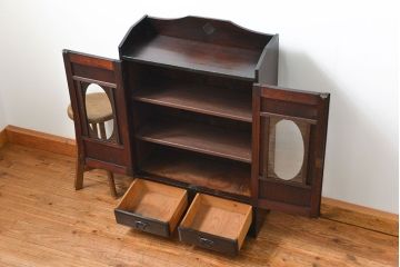 アンティーク家具　アンティーク 古い栓材の小振りな丸窓本箱(ブックケース、収納棚)