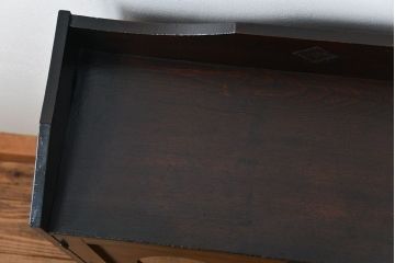 アンティーク家具　アンティーク 古い栓材の小振りな丸窓本箱(ブックケース、収納棚)