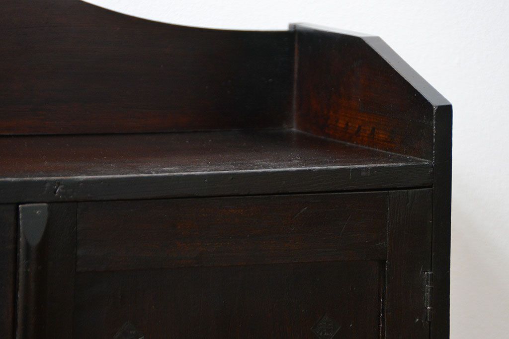 アンティーク家具　アンティーク 古い栓材の小振りな丸窓本箱(ブックケース、収納棚)