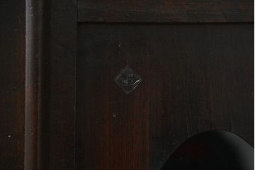 アンティーク家具　アンティーク 古い栓材の小振りな丸窓本箱(ブックケース、収納棚)