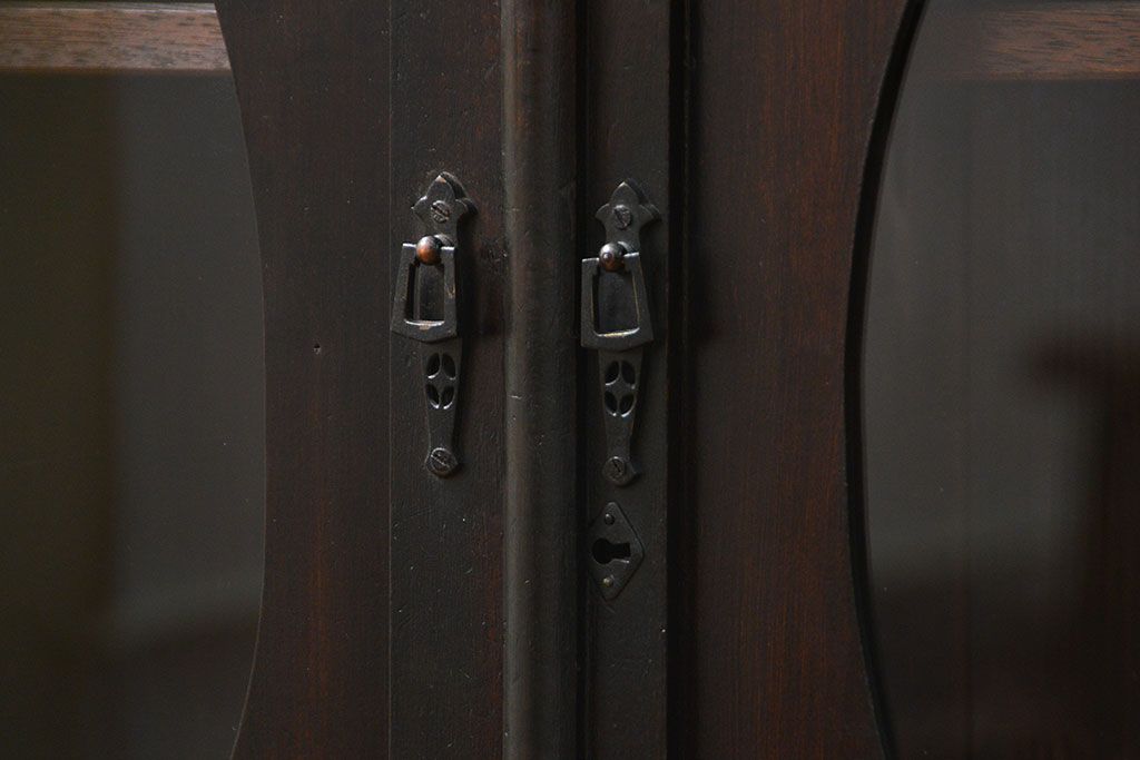 アンティーク家具　アンティーク 古い栓材の小振りな丸窓本箱(ブックケース、収納棚)