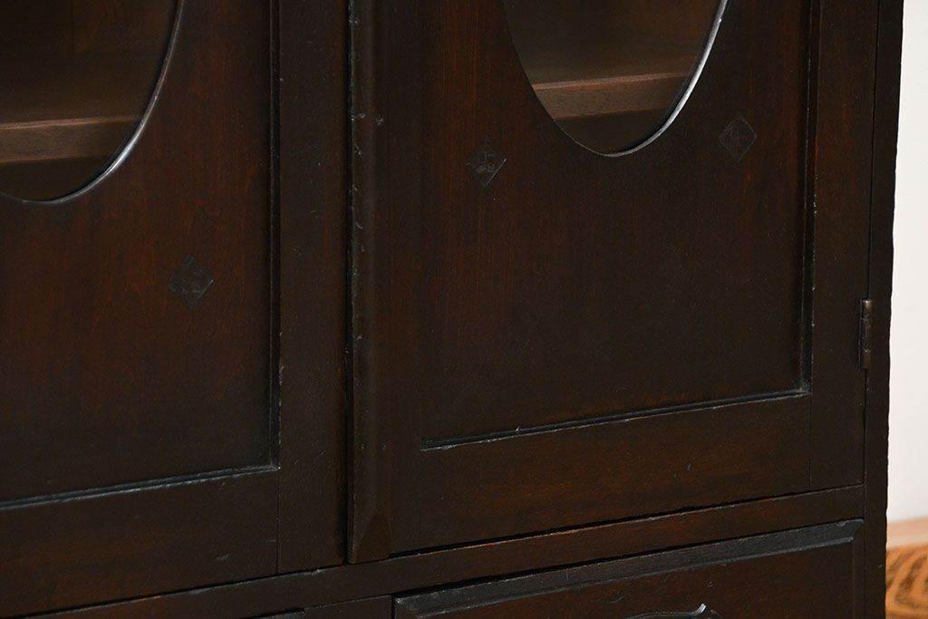 アンティーク家具　アンティーク 古い栓材の小振りな丸窓本箱(ブックケース、収納棚)