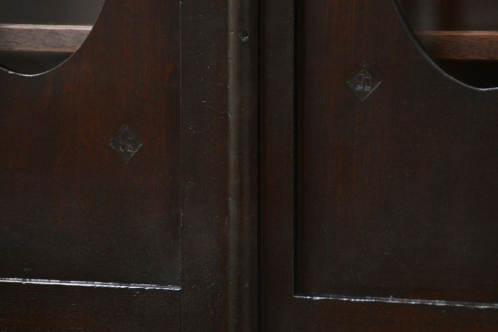 アンティーク家具　アンティーク 古い栓材の小振りな丸窓本箱(ブックケース、収納棚)