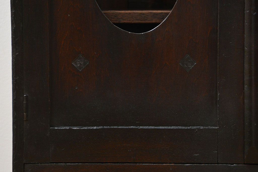 アンティーク家具　アンティーク 古い栓材の小振りな丸窓本箱(ブックケース、収納棚)