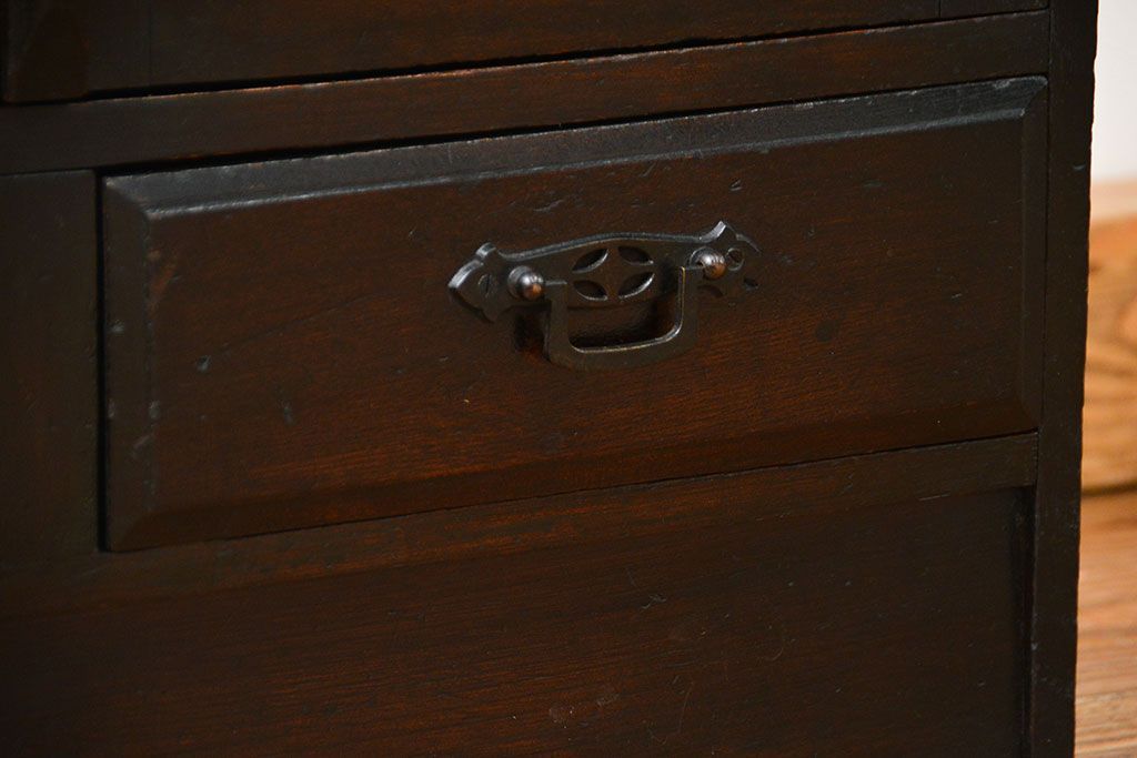 アンティーク家具　アンティーク 古い栓材の小振りな丸窓本箱(ブックケース、収納棚)