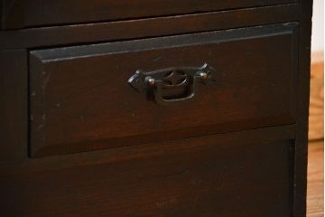 アンティーク家具　アンティーク 古い栓材の小振りな丸窓本箱(ブックケース、収納棚)